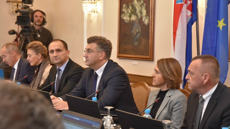U Osijeku potpisan niz ugovora o dodjeli bespovratnih sredstava u vrijednosti od preko 2 milijarde kuna 